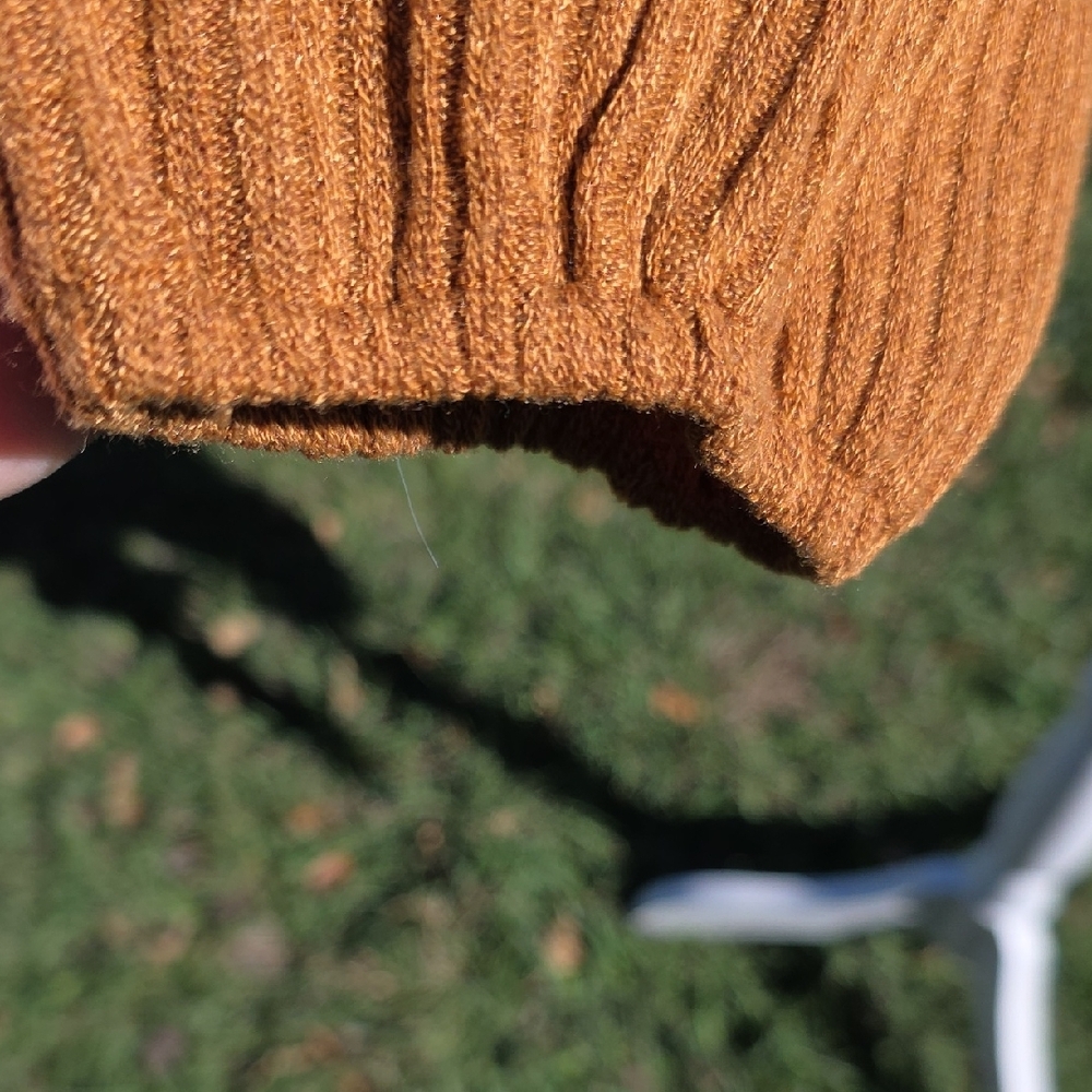 Women's Ribbed Sweater - Picture 5 of 9